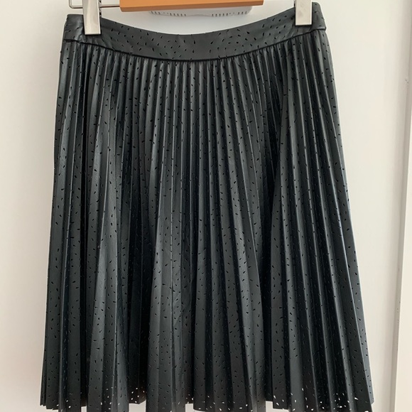 Club Monaco Faux leather Pleats Skirt - Picture 6 of 6